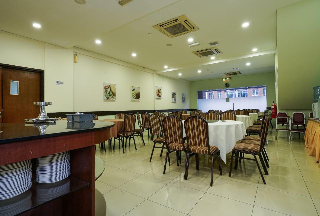 Oyo 43955 N9 Business Hotel Nilai Bagian luar foto