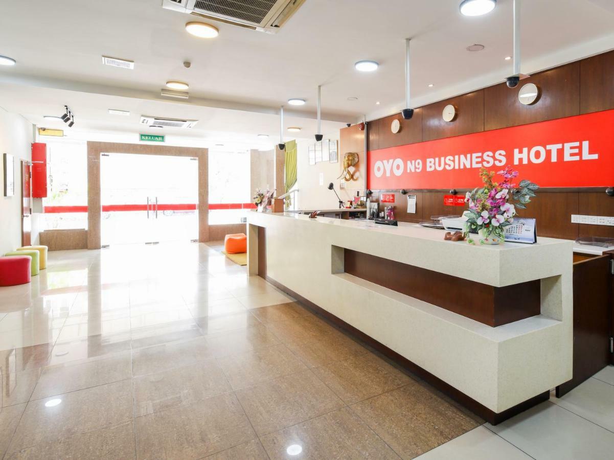 Oyo 43955 N9 Business Hotel Nilai Bagian luar foto